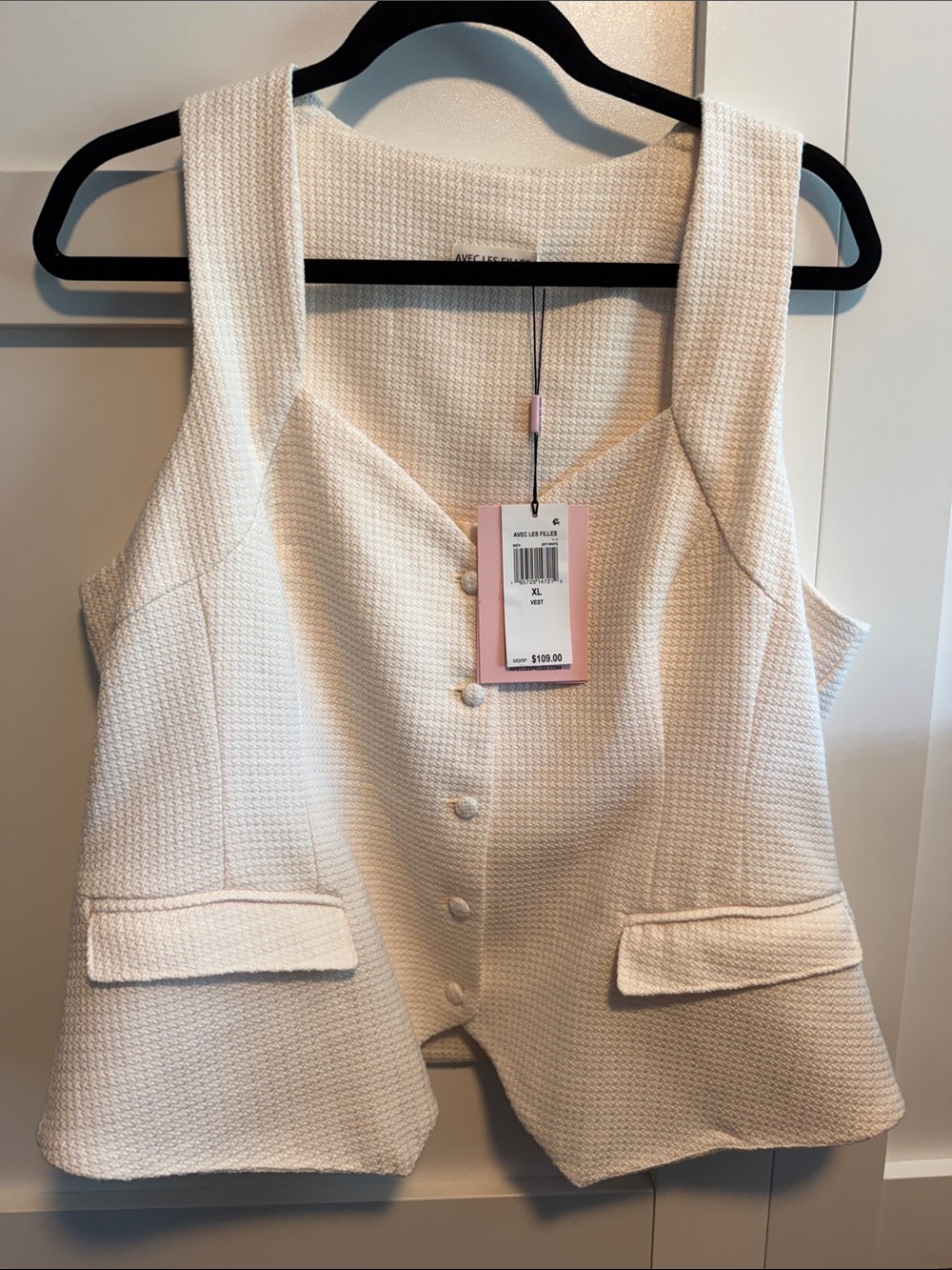 Avec Les Filles Cream Textured Sleeveless Vest
